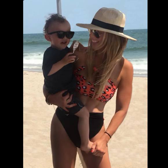 Lauren Hoyler - Poshmark Profile Picture of Lauren Hoyler (@hoyler30) on Poshmark