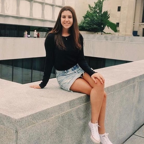 Profile Picture of Celeste Battipaglia (@cbattipaglia1) on Poshmark