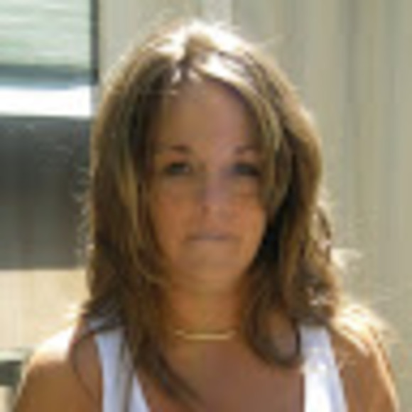 Profile Picture of Cindy Browning (@cindybrowning50) on Poshmark