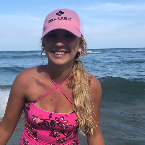 Profile Picture of Taylor Pearce (@taylorgirl99) on Poshmark