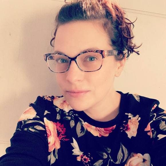 Profile Picture of Elese Buerman (@singit2me) on Poshmark