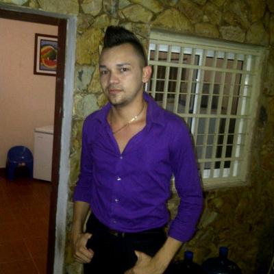 Profile Picture of Robert Piñeiro (@Arobarobert) on Twitter