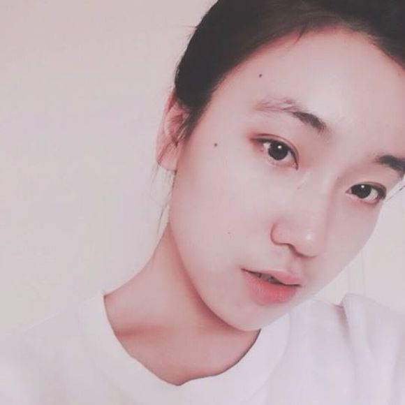 Profile Picture of Meiling Chi (@mryungj) on Poshmark