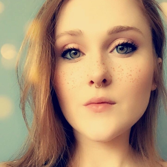 Profile Picture of Laura Quinn (@lauraquinn690) on Poshmark