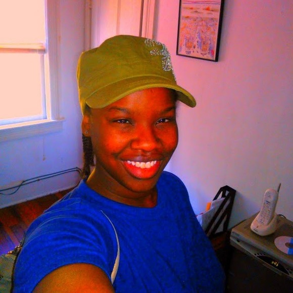 Profile Picture of Che Hosang (@chosang92) on Poshmark