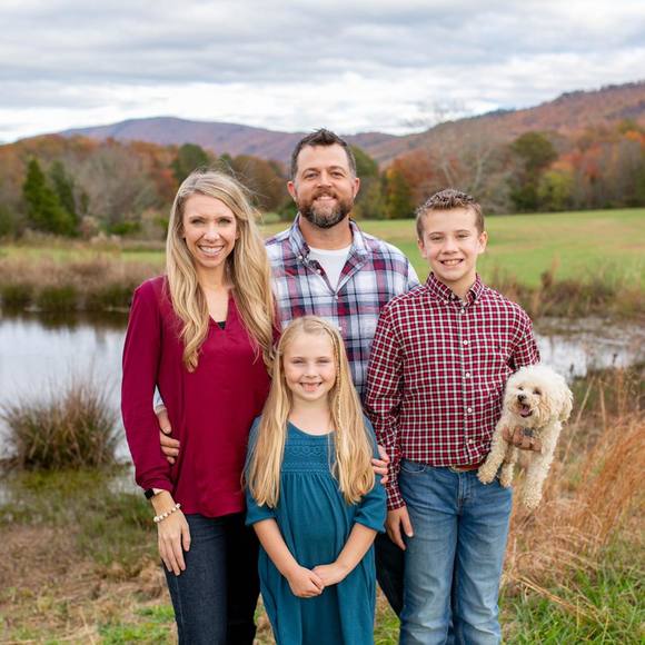 Profile Picture of Bianca Pratt (@biancajpratt) on Poshmark