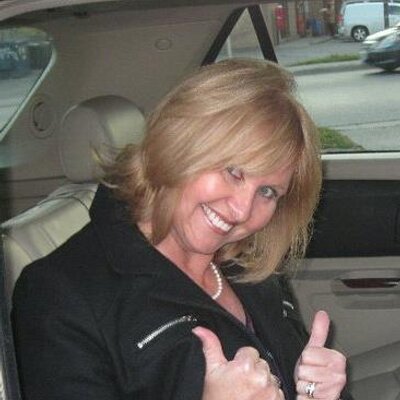 Profile Picture of Lisa A. Sharples (@moveebuff) on Twitter