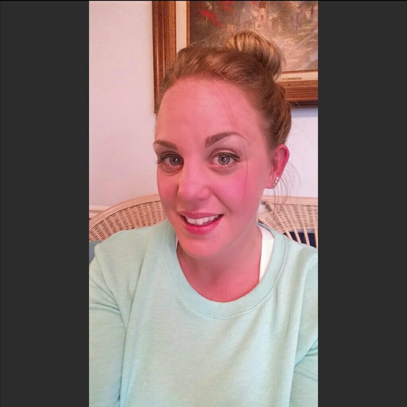 Profile Picture of Danielle Clare (@dclare87) on Poshmark