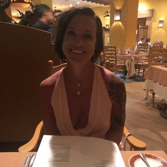 Profile Picture of Elizabeth Ragain (@elizabethragain) on Poshmark