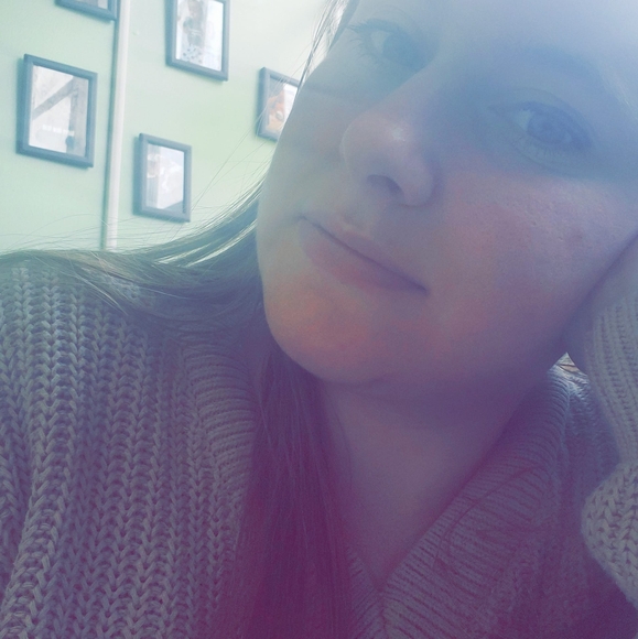 Profile Picture of Christyna Mangum (@christynanoel) on Poshmark