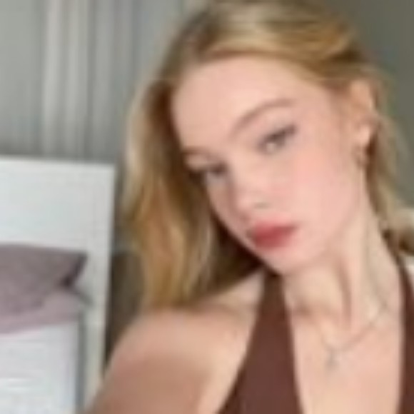 Henriette John - Poshmark Profile Picture of Henriette John (@henriewf748) on Poshmark