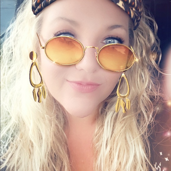 Profile Picture of Shawna Shields (@shawnlynn99) on Poshmark