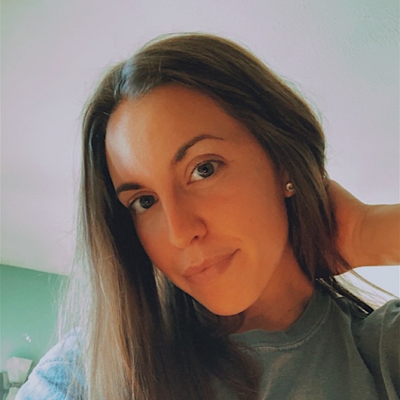 Profile Picture of Jenny English (@jennyenglish706) on Poshmark