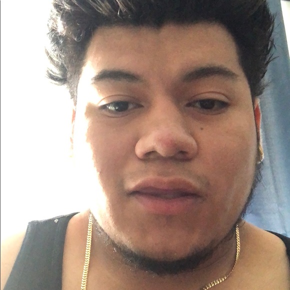 Profile Picture of Alexis Michaca (@alexsrt97) on Poshmark