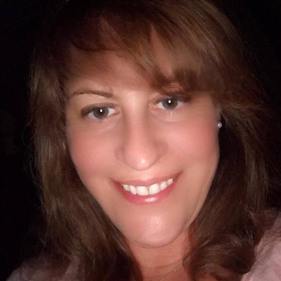 Profile Picture of Jeanne Fanger (@corndogs) on Poshmark