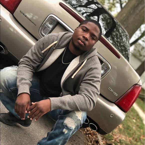 Profile Picture of Daiquan Holliness (@dq15) on Poshmark