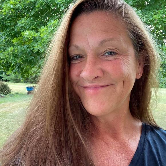 Profile Picture of Donna Hahn (@donnamh59) on Poshmark