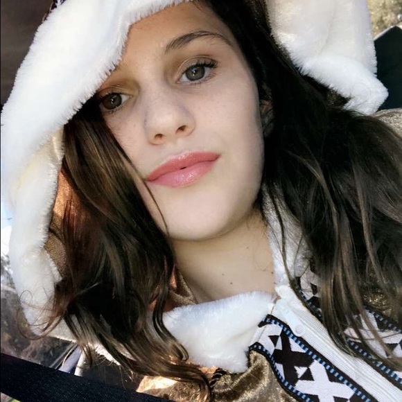 Profile Picture of Nicky Starkey (@tbhhnicky) on Poshmark