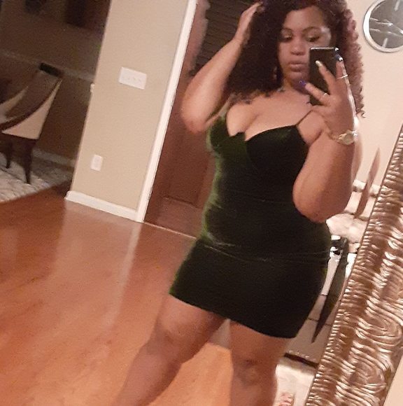 Profile Picture of Shanel Evins (@shanelevins) on Poshmark
