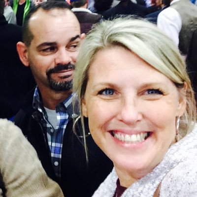 Profile Picture of Julie Yager (@JulieYager3) on Twitter