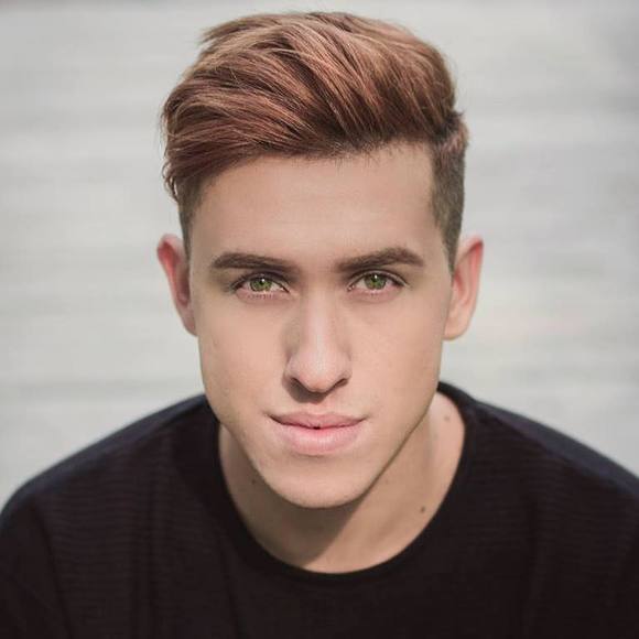 Profile Picture of Nicholas Howe (@nicholashowe) on Poshmark
