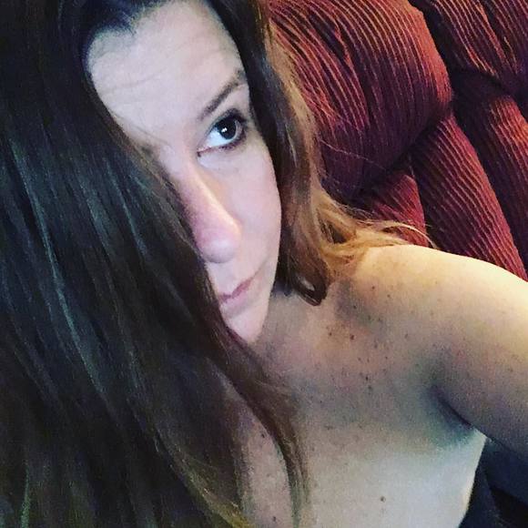 Profile Picture of Kimmi Renauro (@kimmihenry1219) on Poshmark