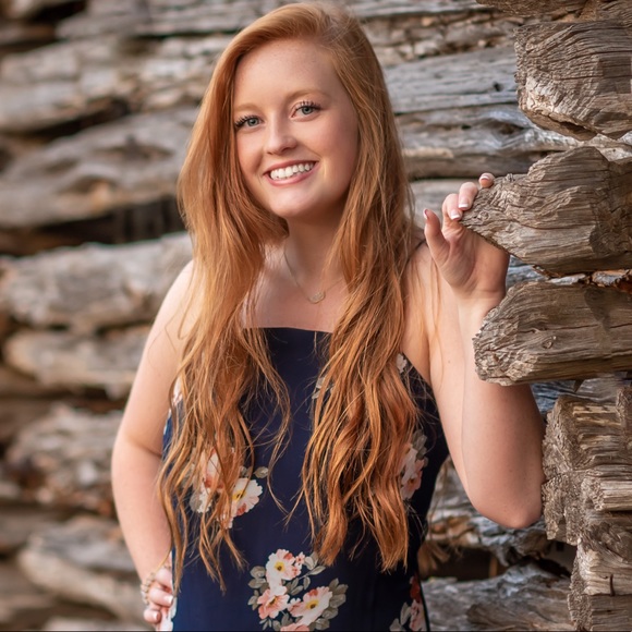 Profile Picture of Halle Krogstad (@hallekrogstad) on Poshmark