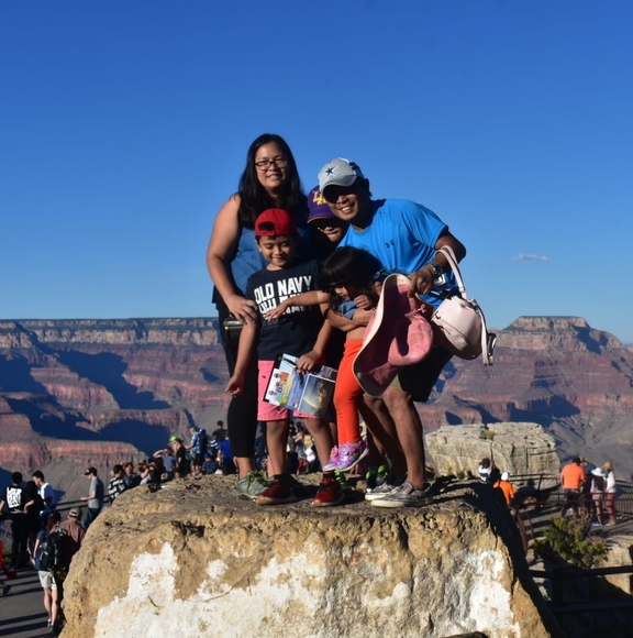 Profile Picture of Emerzen Echavez (@emerzen) on Poshmark