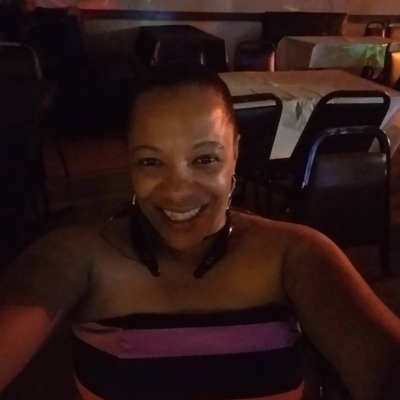 Profile Picture of Asonia Chisholm (@afchisholm2658) on Poshmark