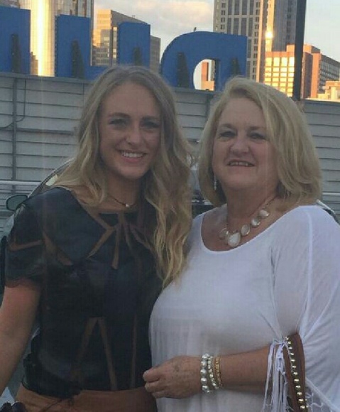 Profile Picture of Christa Wilson (@xoxocwilson) on Poshmark