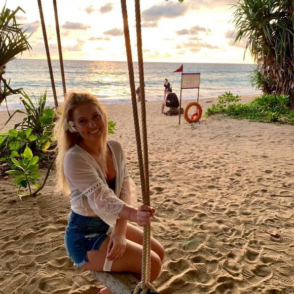 Profile Picture of Julia Boyd (@angelfish1915) on Poshmark