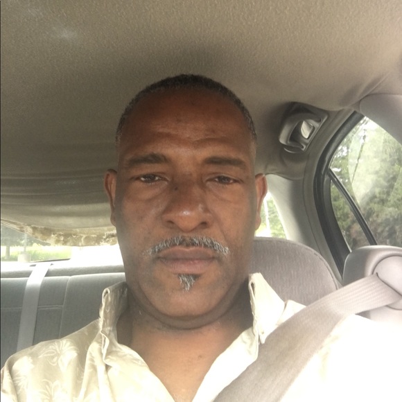 Profile Picture of Irving Irby (@irvingirby) on Poshmark