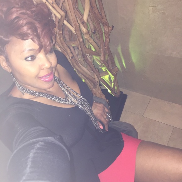 Pamela Milbry - Poshmark Profile Picture of Pamela Milbry (@pmwear) on Poshmark