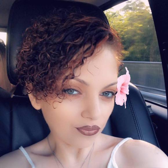 Profile Picture of Melissa Amendola (@melissaamendola) on Poshmark