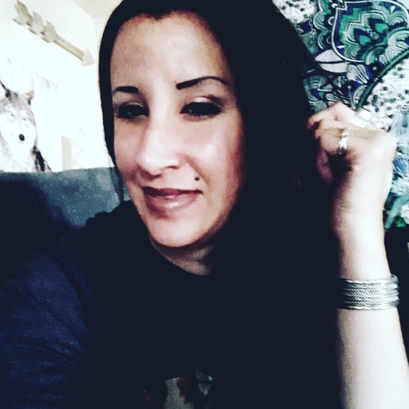 Profile Picture of Tara tiffany Tyree (@tara_262000) on Poshmark