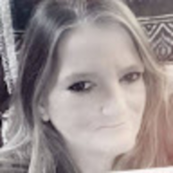 Profile Picture of Kimberly Locker (@kdlocker10) on Poshmark