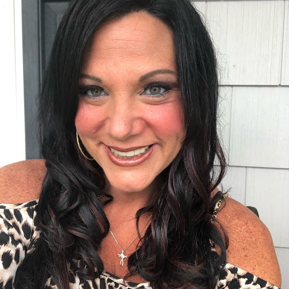 Profile Picture of Amy Tango (@amy7727) on Poshmark