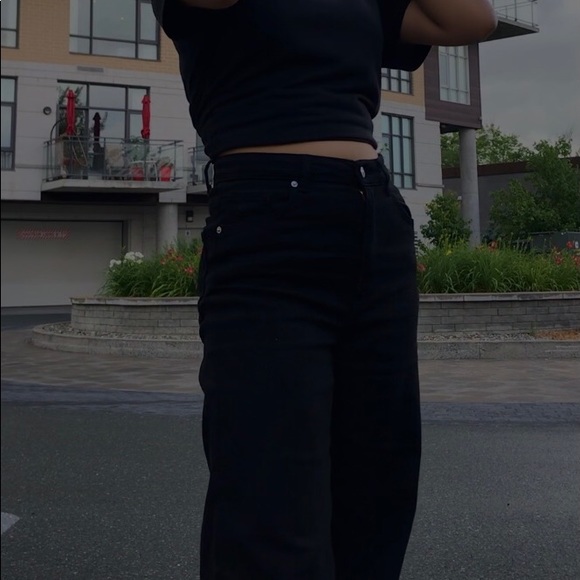 Profile Picture of Agena Kwizera (@agena) on Poshmark