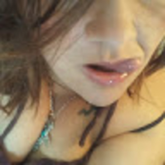 Profile Picture of Anna Black (@sadiemaxmolly) on Poshmark