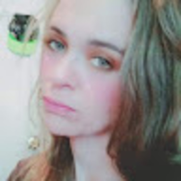 Profile Picture of Terry a Fontenot (@terryannfonteno) on Poshmark