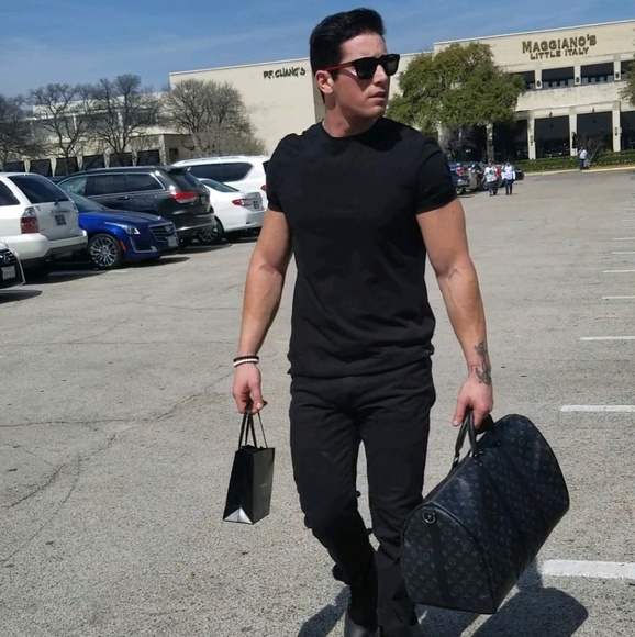 Profile Picture of Blake Wallis (@blakewallis) on Poshmark