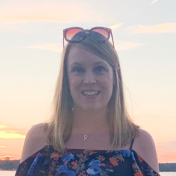 Profile Picture of Allie Gratsch (@allieg914) on Poshmark