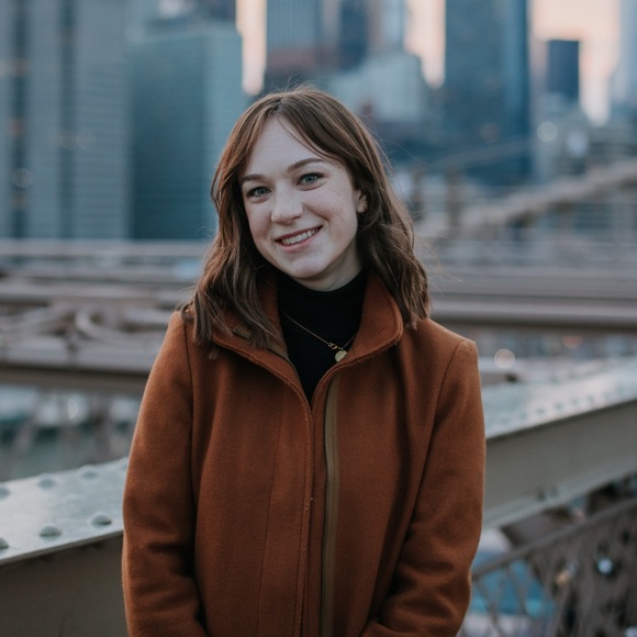 Profile Picture of Larissa Neumann (@larneu95) on Poshmark