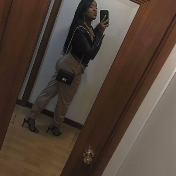 Profile Picture of Carlaa Ogando (@karlalamorena16) on Poshmark