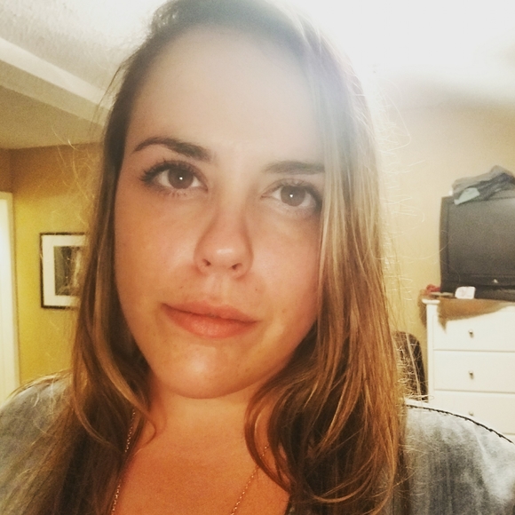 Profile Picture of Lindsey Coppens (@lindseycoppens) on Poshmark