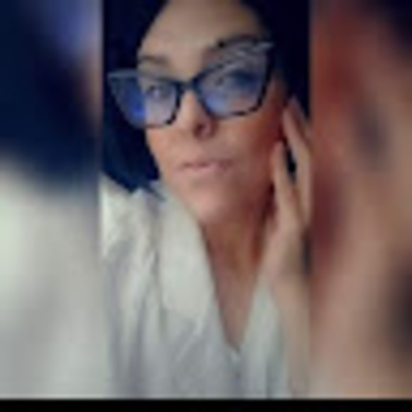 Profile Picture of April Massaro (@aprilmassaro) on Poshmark