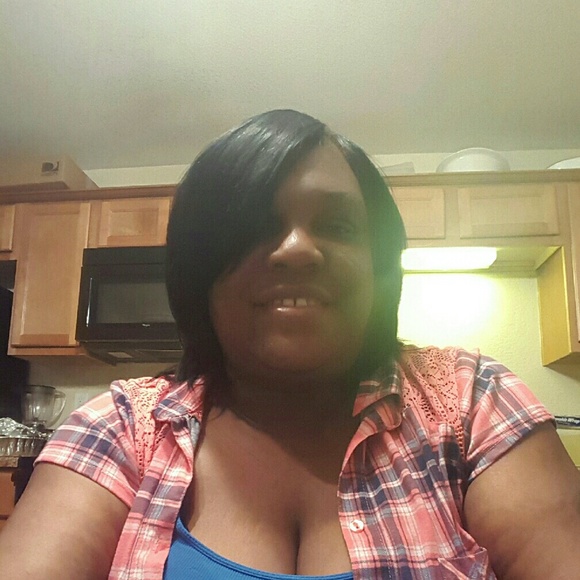 Profile Picture of Ronalda Mays (@genette1978) on Poshmark