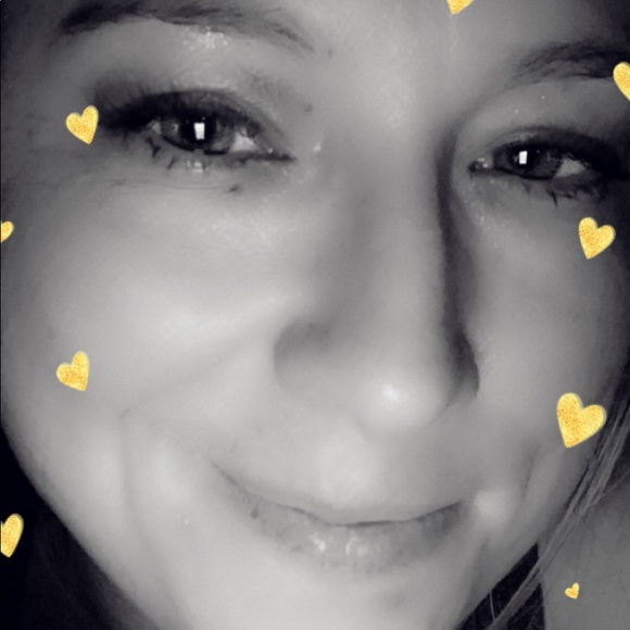 Profile Picture of Lindsey Payne (@lindseypayne21) on Poshmark