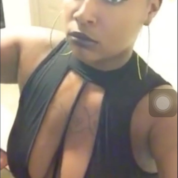 Profile Picture of Danielle Manley (@daniellemanl920) on Poshmark