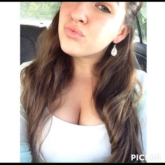 Profile Picture of Renee Magoon (@nehzie) on Poshmark